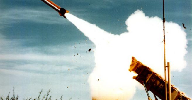 Patriot-Rakete wird abgefeuert.