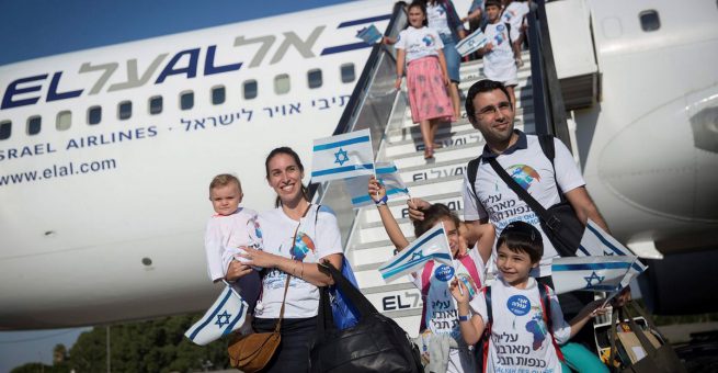 Etwa 300 französische Einwanderer kamen am Montag per Flugzeug nach Israel. Das Foto entstand am 23. Juli 2018 auf dem Ben-Gurion-Flughafen in Tel Aviv.
